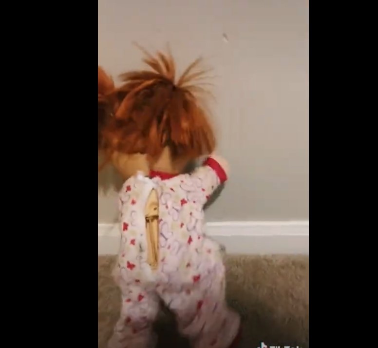 (Video) Muñeca supuestamente poseída fue grabada por su dueña