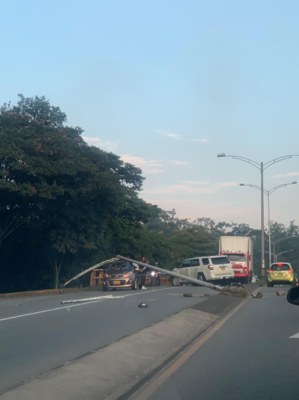 (Video) ¡Ojo! Accidente de tránsito tiene paralizada la avenida 80