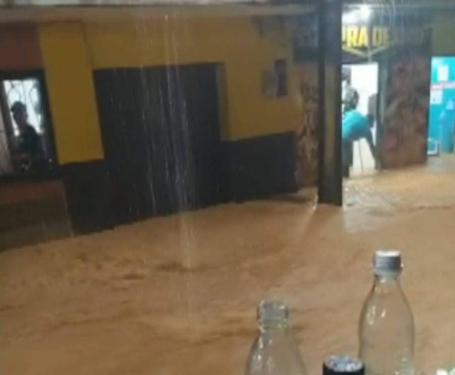 (Video) Fuertes lluvias en Segovia dejaron alrededor de 400 personas afectadas