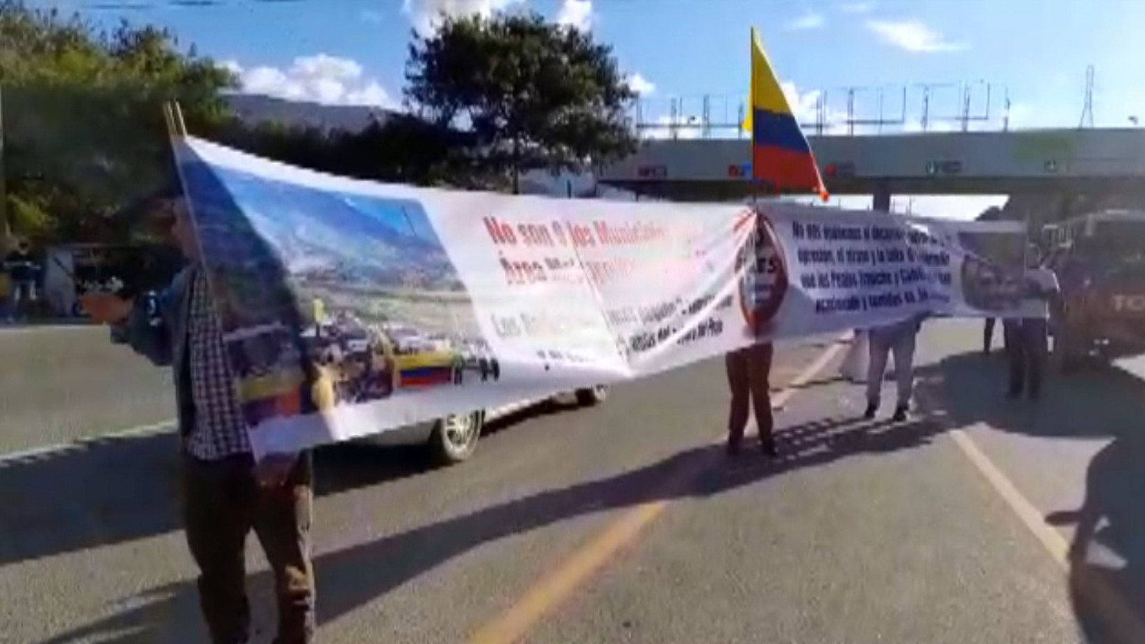 (Video) Habitantes de Barbosa realizaron protesta por peaje del Trapiche
