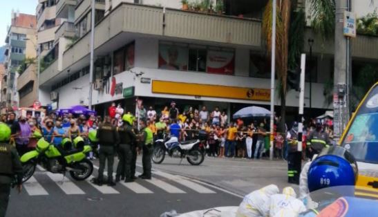 (Video) Falleció un peatón atropellado por un bus en el centro de Medellín