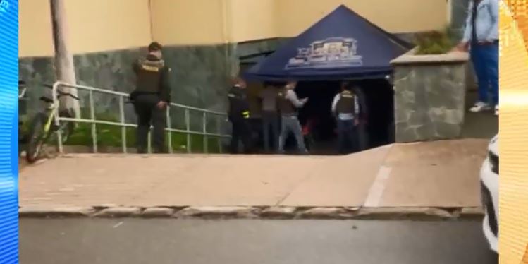(Video) Hombre con trastornos mentales secuestró a varias personas en El Carmen de Viboral