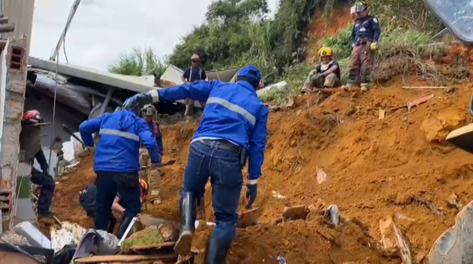 (Video) Hombre falleció por derrumbe en La Ceja