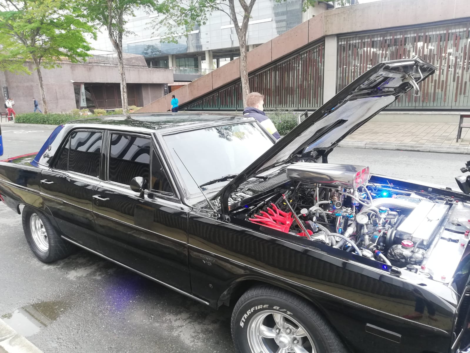 Terminator, un Dodge Dart modelo 76 que se conduce solo por la calles de Medellín