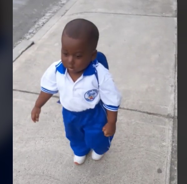 (Video) Conozca a Yanfri, el niño que enamora en redes sociales por su caminar