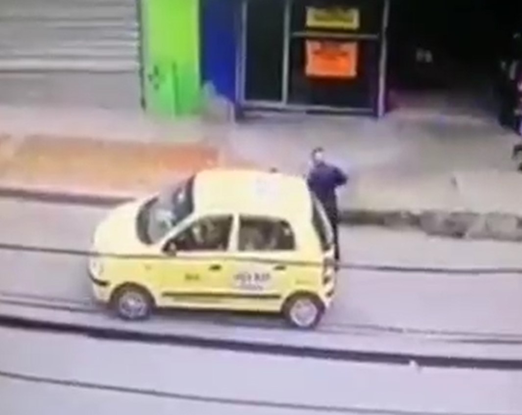 (Video) Taxista robó a adulto mayor