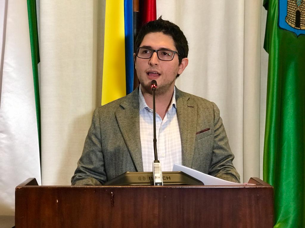 Simón Pérez Londoño se posesiona como nuevo concejal de Medellín