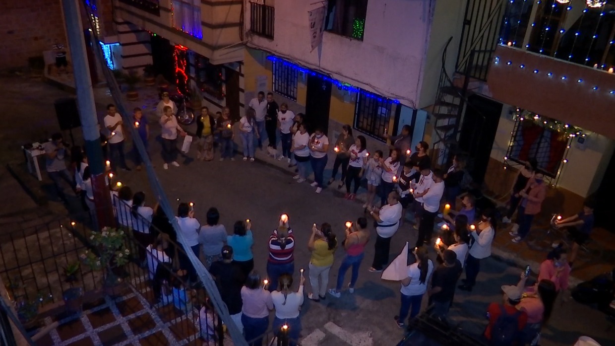 Con velatón habitantes de Belén Las Violetas piden que regrese la calma