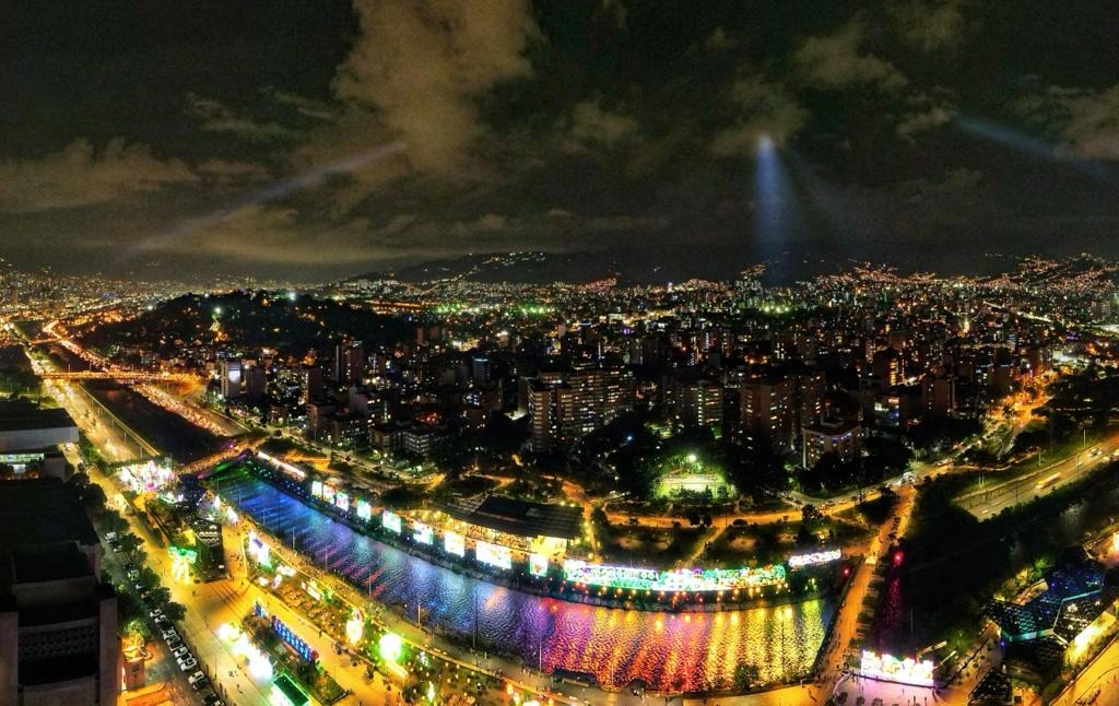 Medellín celebra la vida en navidad con sus alumbrados encendidos