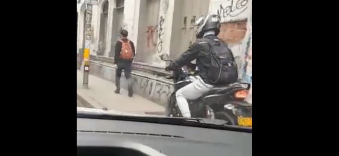 (Video) Imprudencia de un motociclista casi ocasiona una tragedia