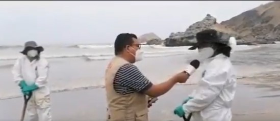 (Video) Reportero recibe inesperada respuesta mientras estaba en desastre ecológico