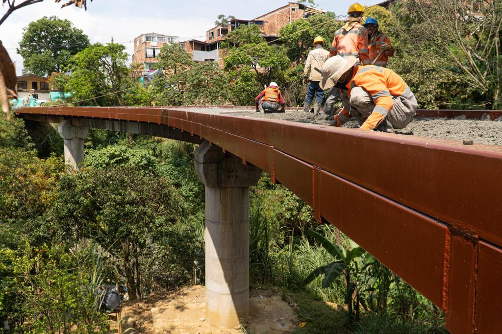 Así son los nuevos puentes de tres comunas de Medellín