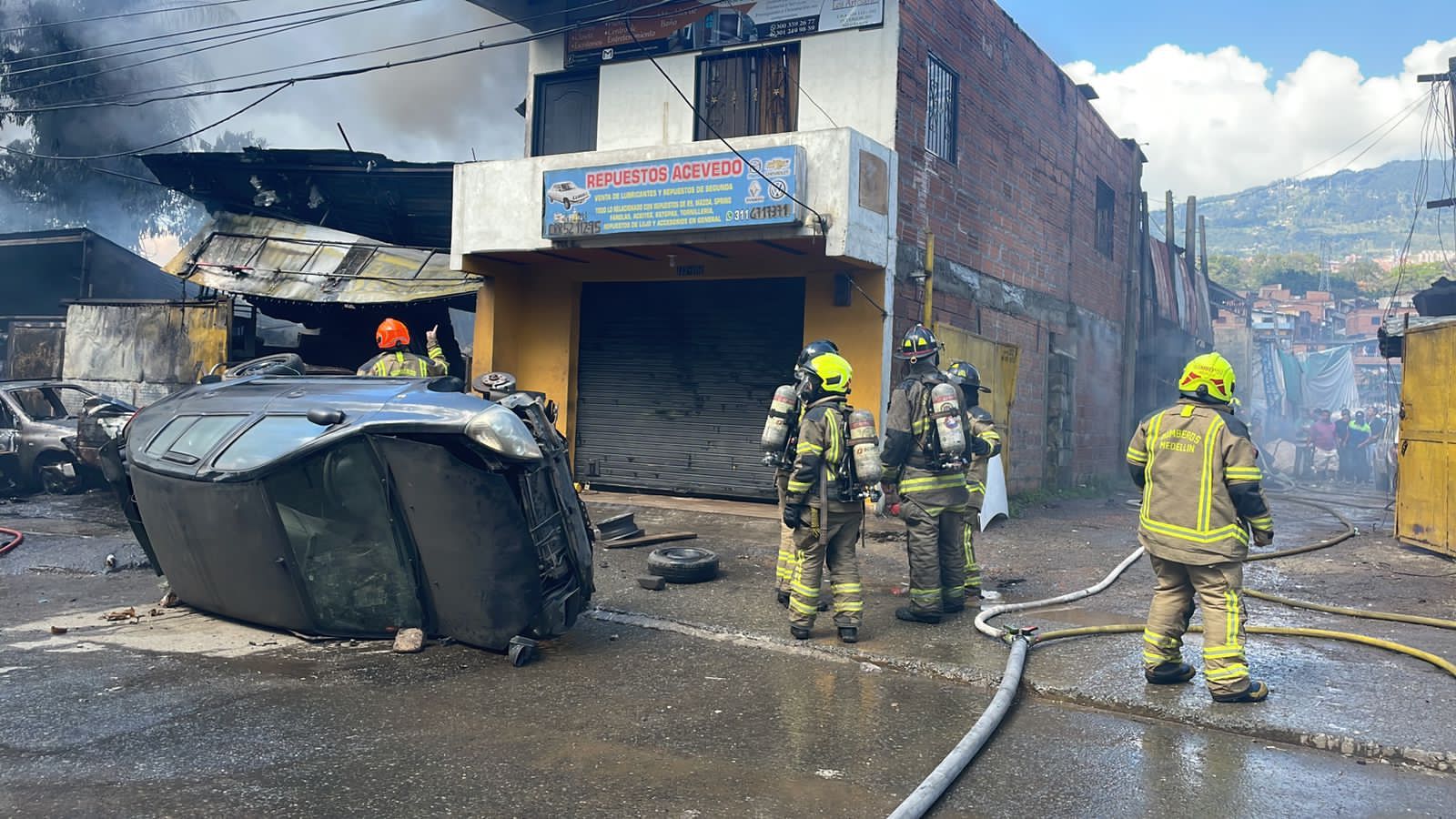 (Video) Bomberos atienden incendio estructural en Zamora