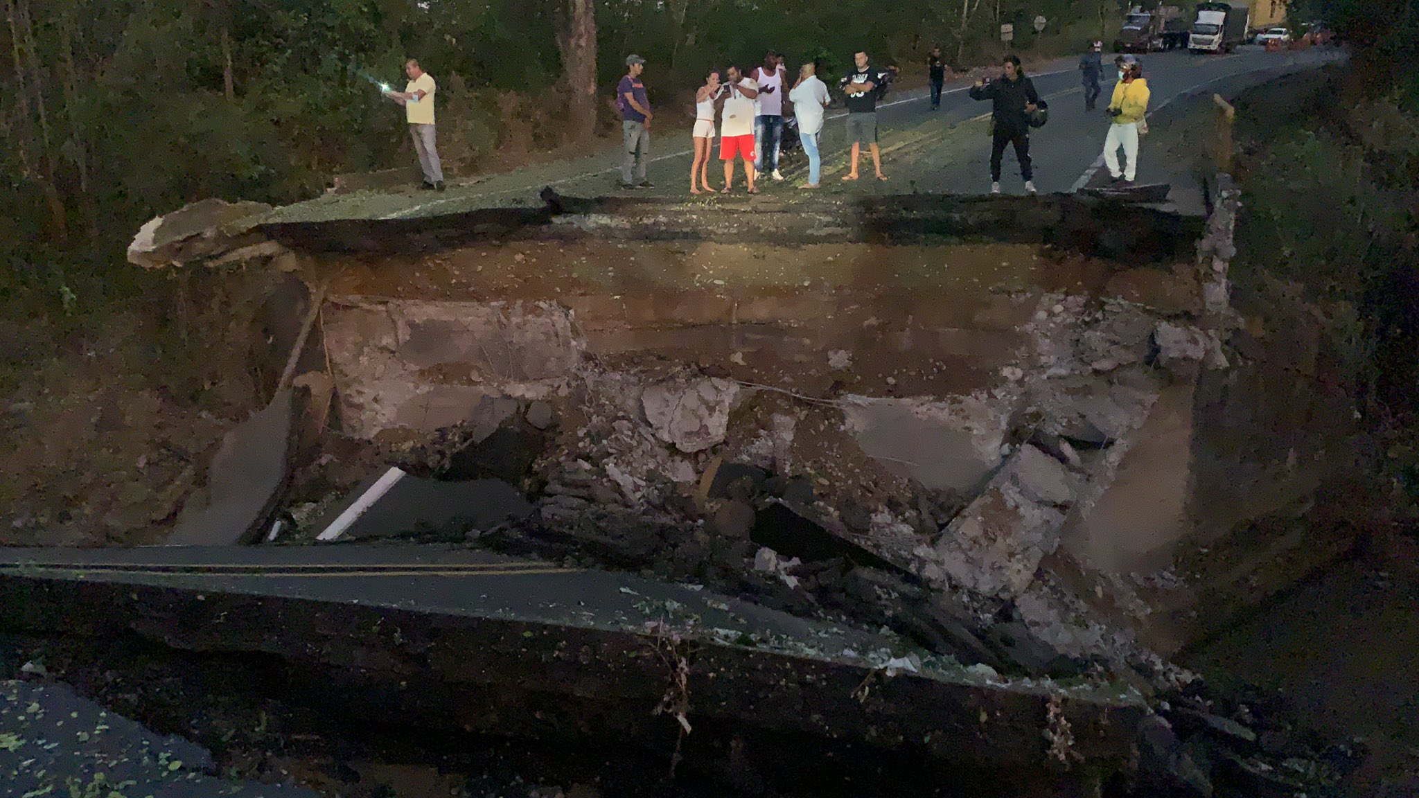 Costa Atlántica, incomunicada por atentado en puente del Cesar