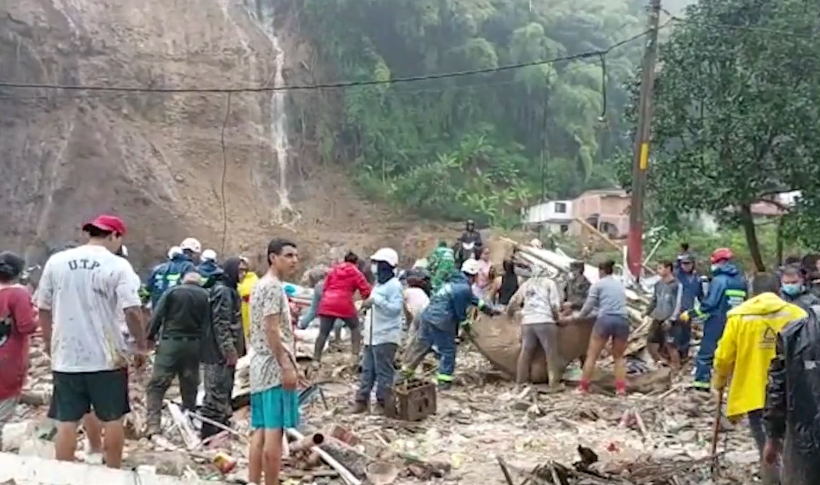 Aumentan los muertos por deslizamiento en Pereira