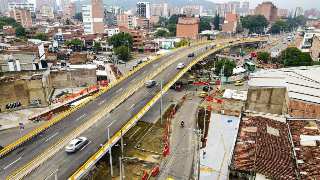 Ya se puede transitar por el nuevo puente de la calle Colombia con la 80