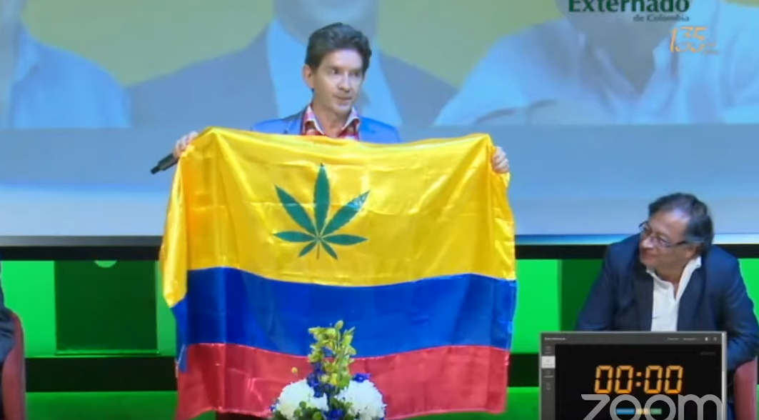 Luis Pérez propone la hoja de marihuana en la bandera de Colombia