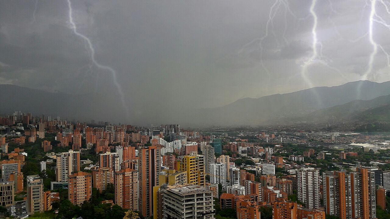 130 descargas eléctricas durante este fin de semana en el Valle de Aburrá
