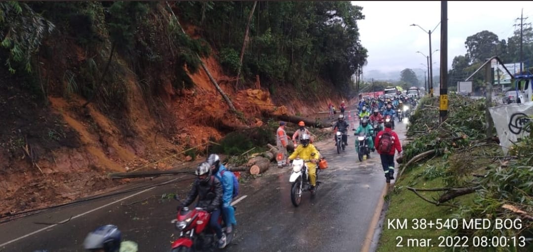 Abren un carril de la autopista Medellín- Bogotá a la altura de Marinilla