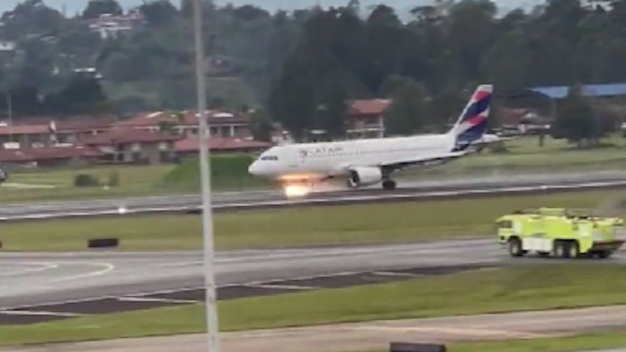 (Video) Por falla, avión aterriza de emergencia en aeropuerto José María Córdova