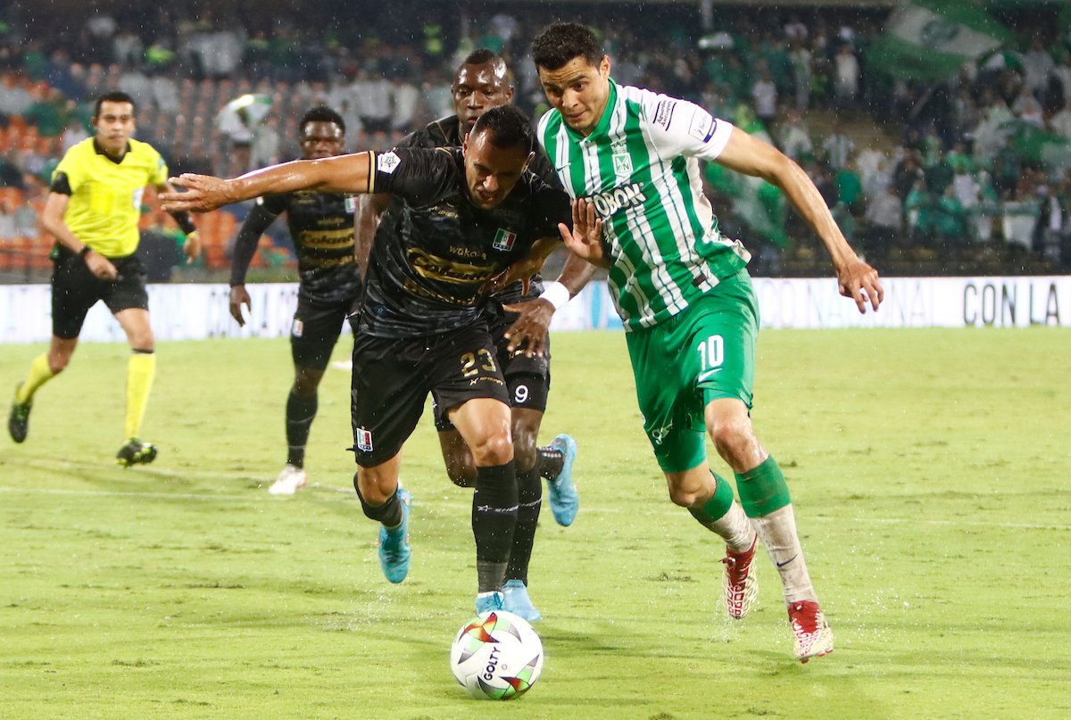 Nacional goleó 3 por 0 a Once Caldas en una noche pasada por agua