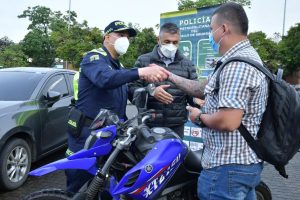 Santiago Montoya recibe su moto