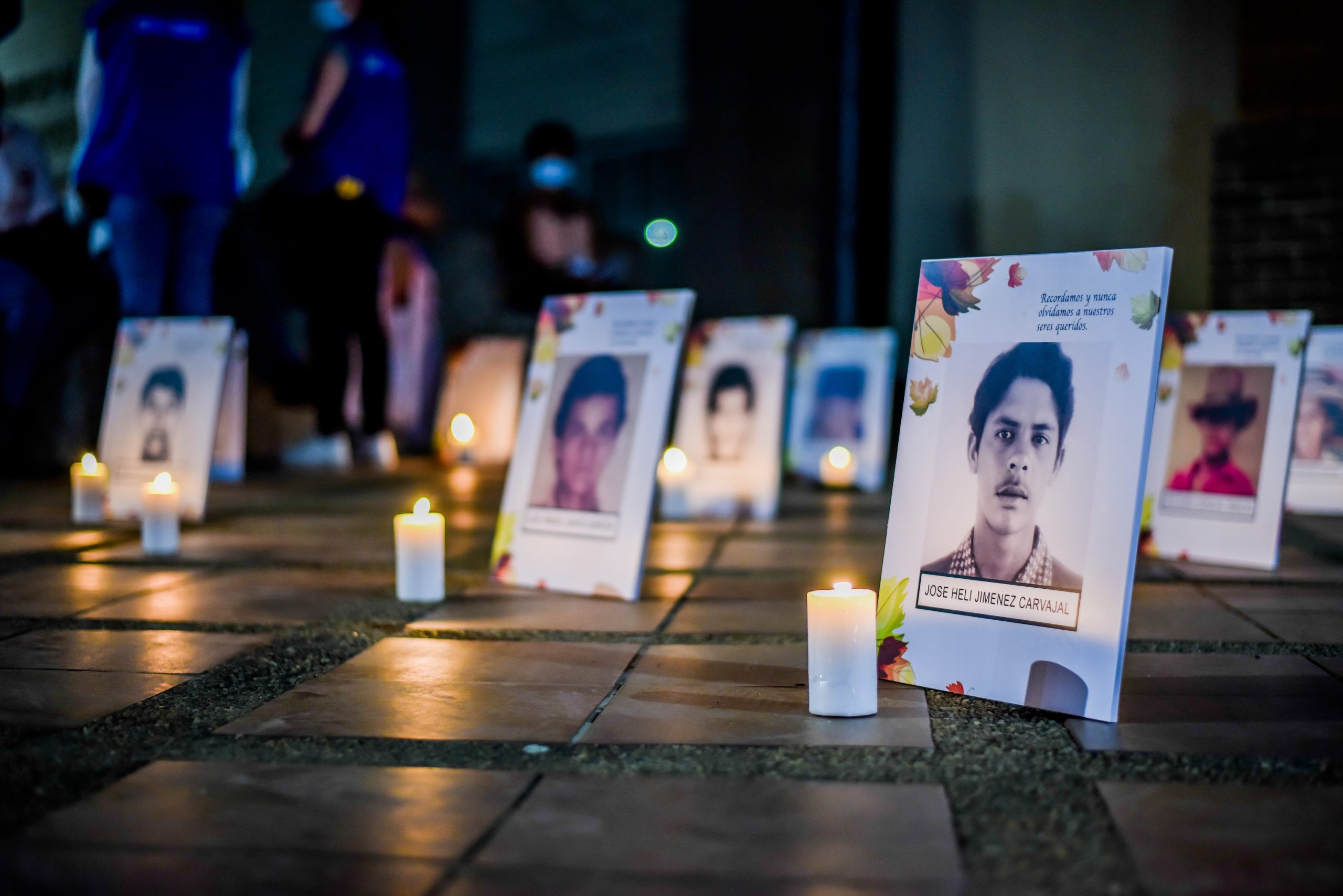 Víctimas de AUC recuerdan memoria de sus familiares