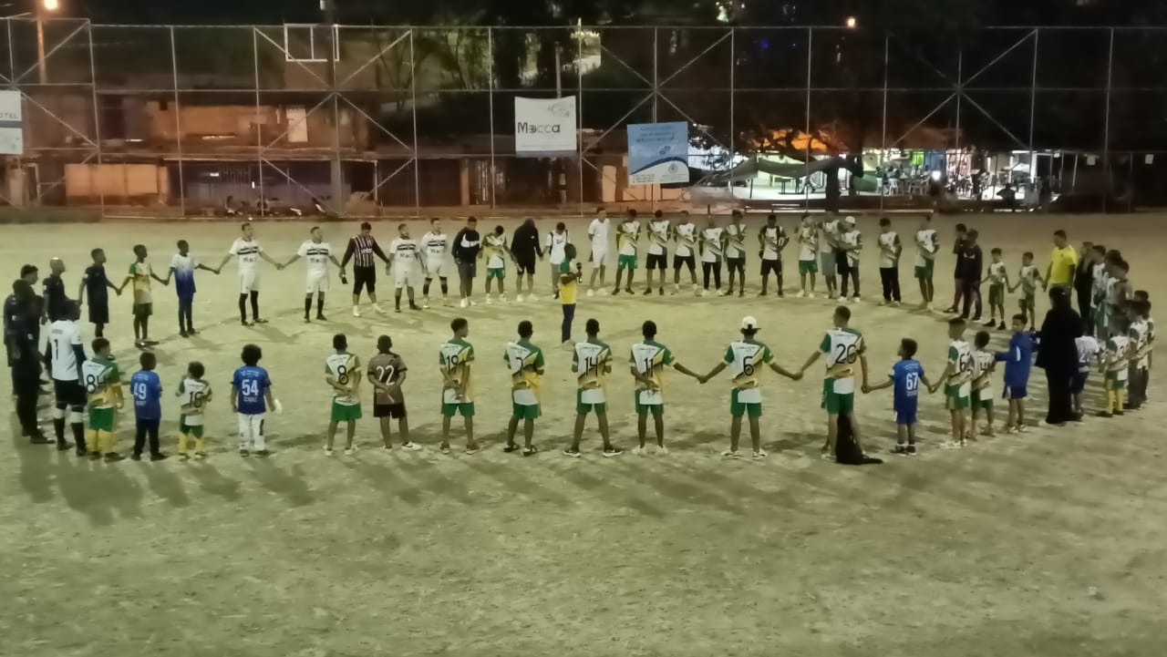 Niños de la comuna 13 envían mensaje a Freddy Rincón