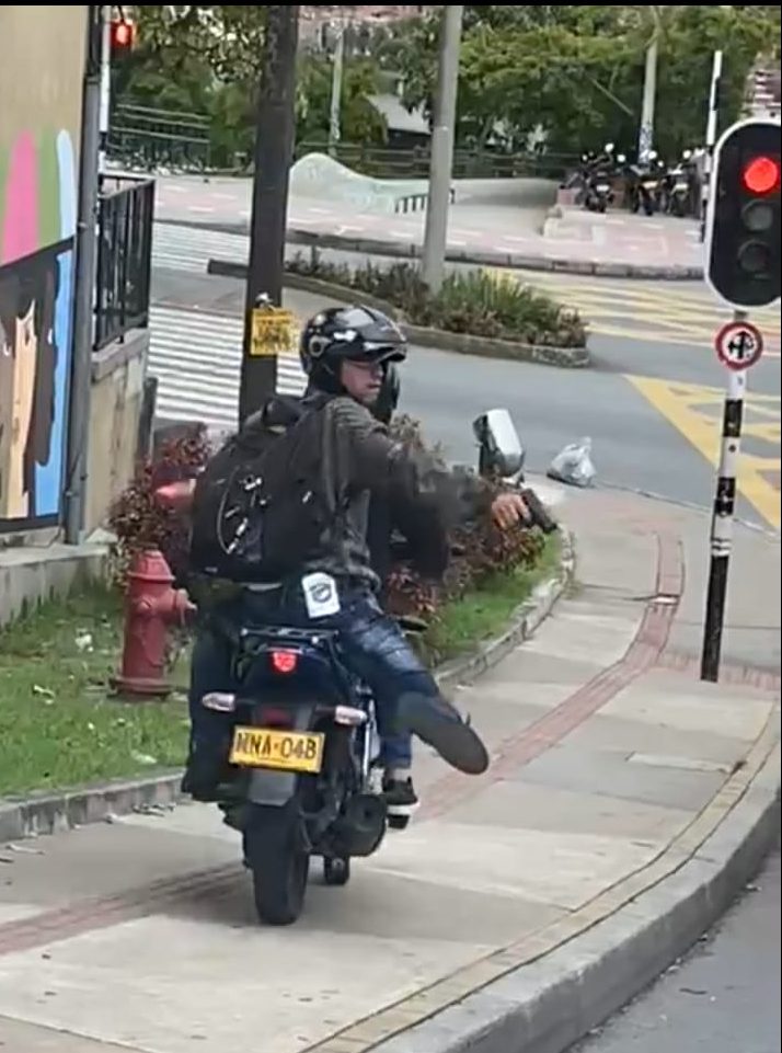 (Video) Ladrones atracaron a ocupantes de un vehículo en Castilla