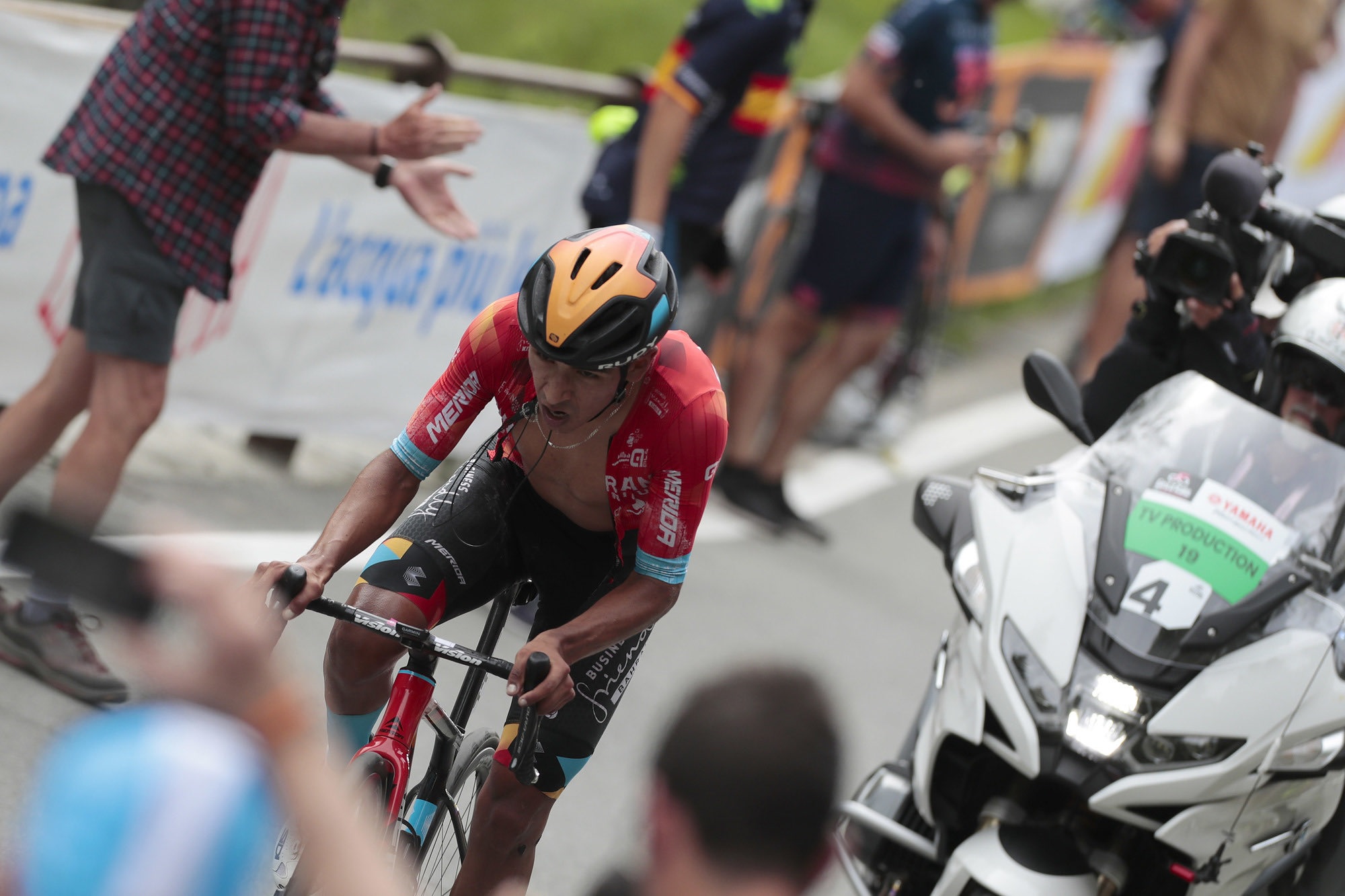 Santiago Buitrago en tremenda carrera finalizó 2° de la etapa 15, Ciccone logró el triunfo