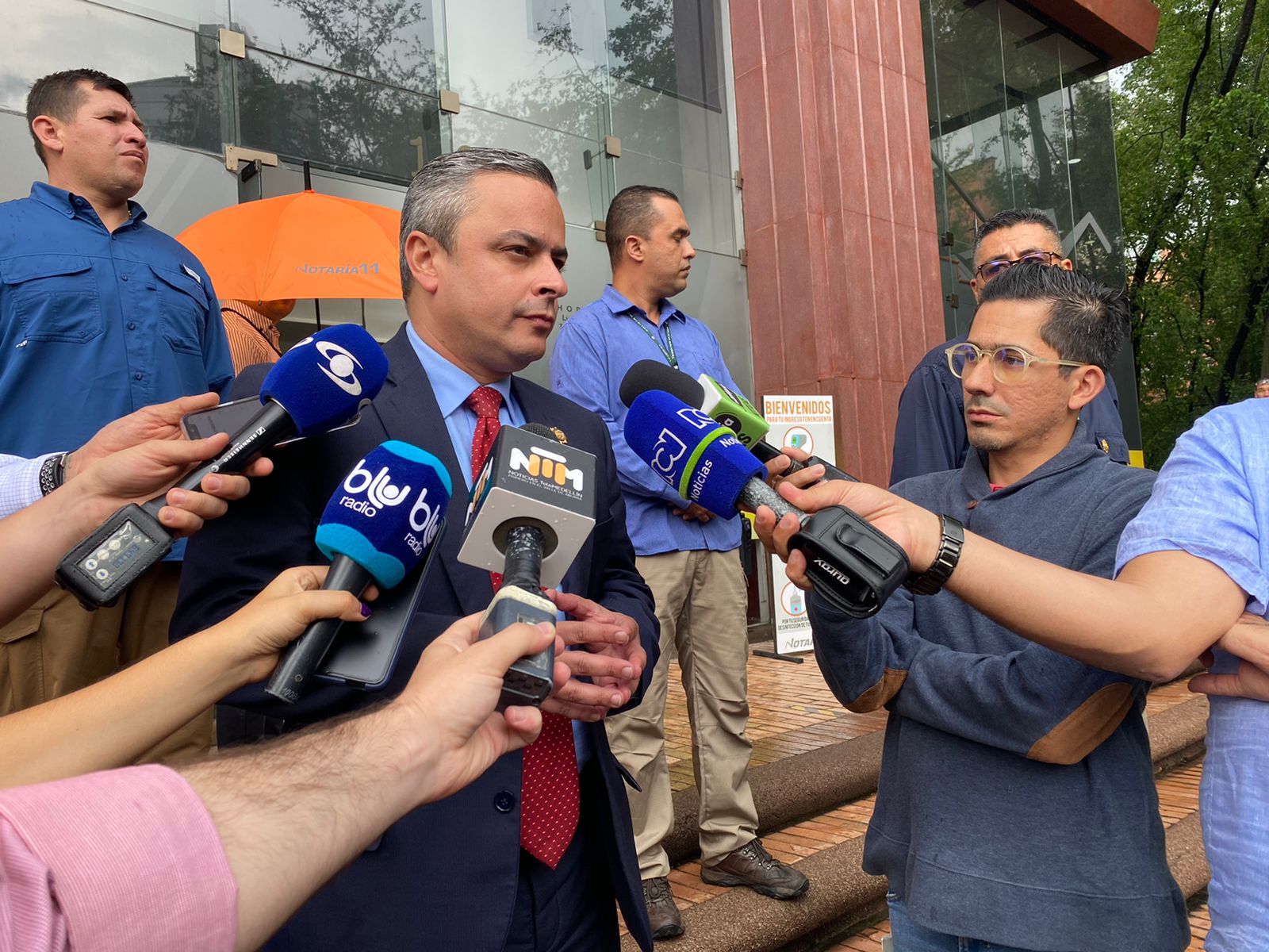 Inquietudes por respaldo de gremios al alcalde encargado de Medellín