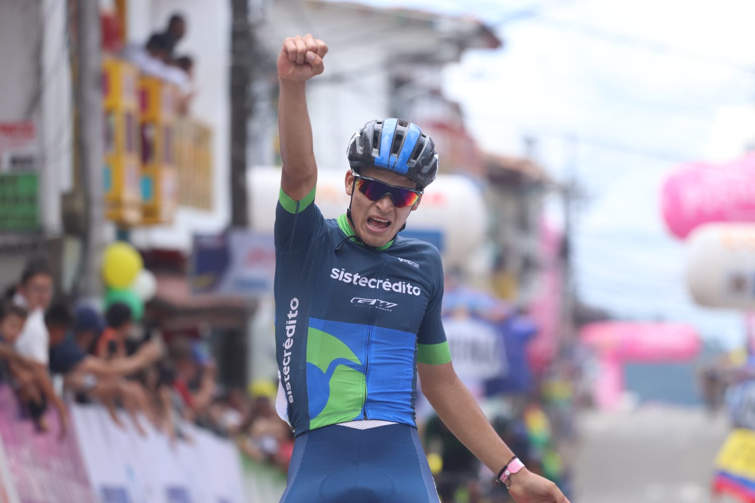 Kevin Castillo coronó en el Cristo Rey en Vuelta de la Juventud