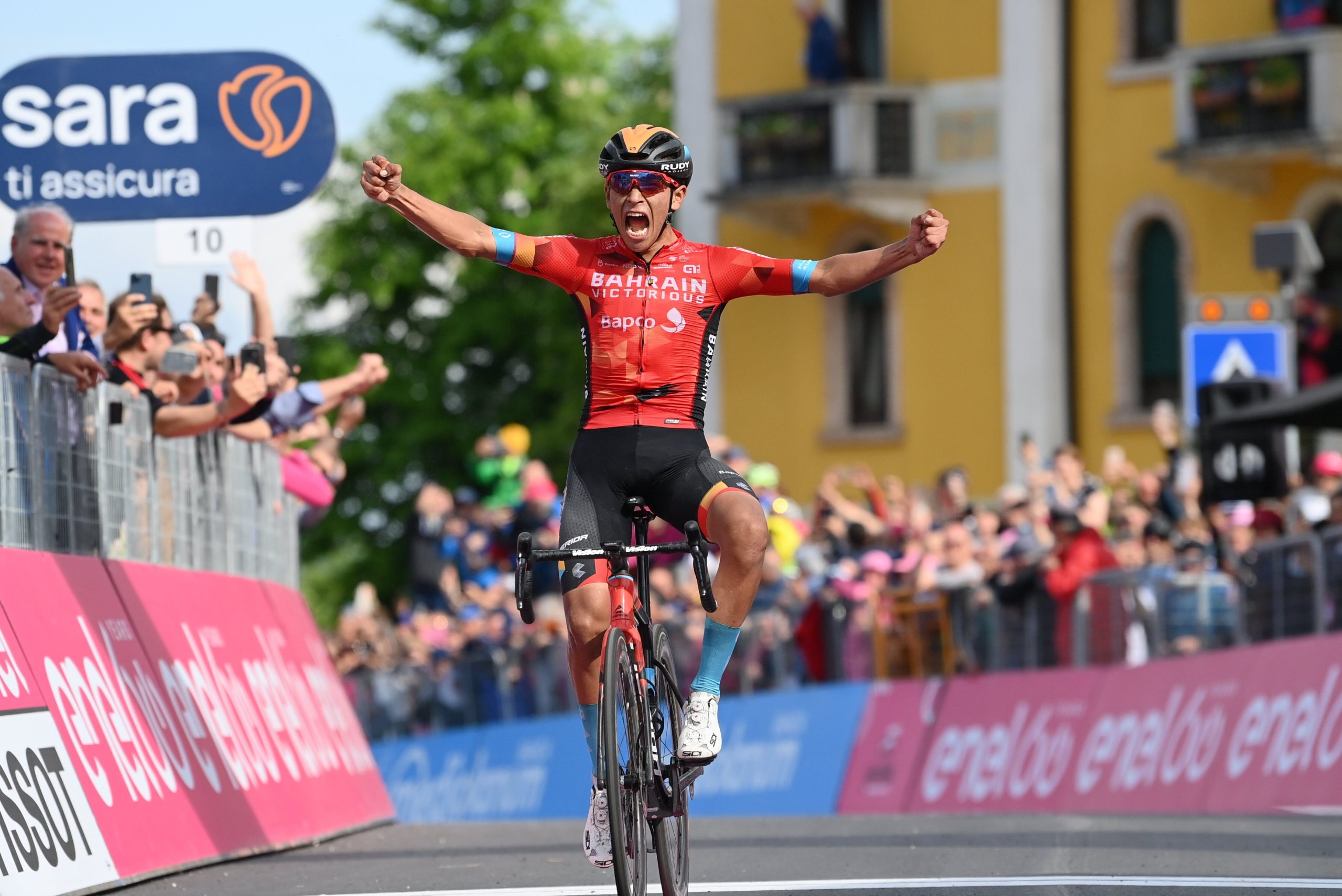 Santiago Buitrago ganó la etapa del Giro y escribe su historia en Europa