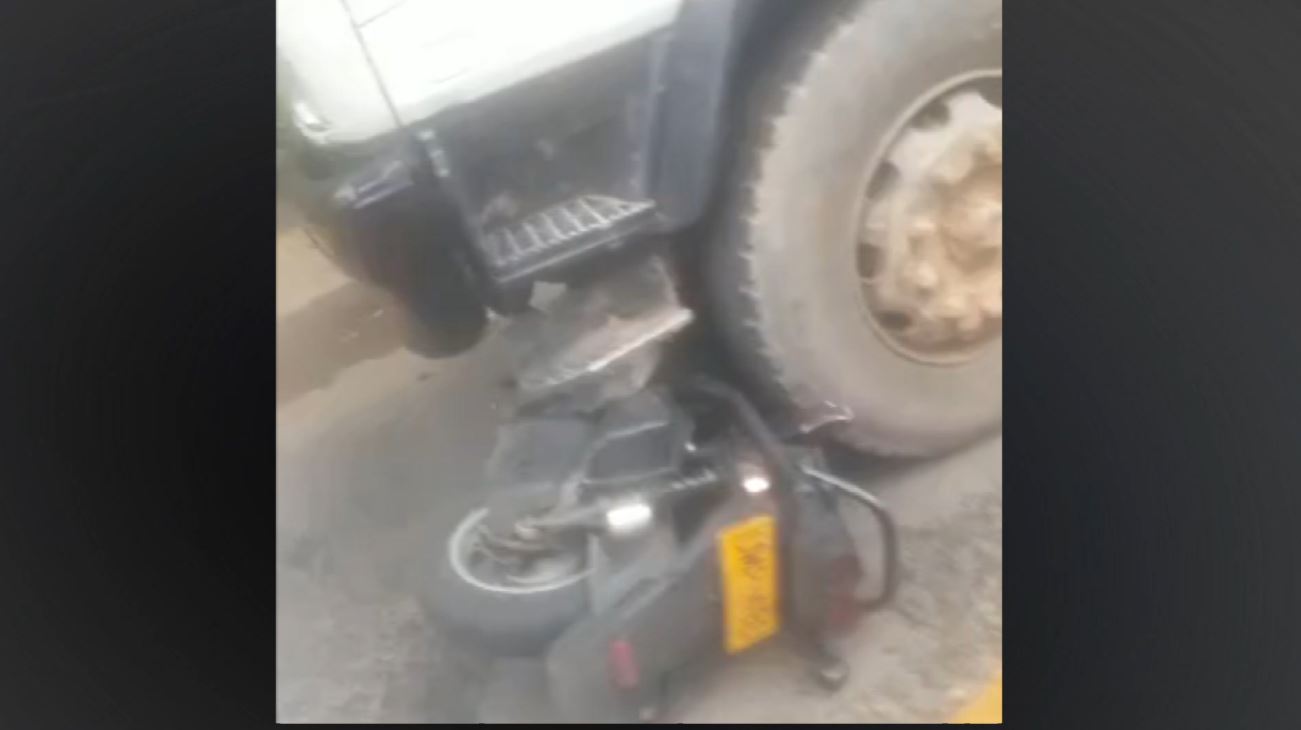 Un motociclista murió cuando intentó huir del tránsito en Itagüí