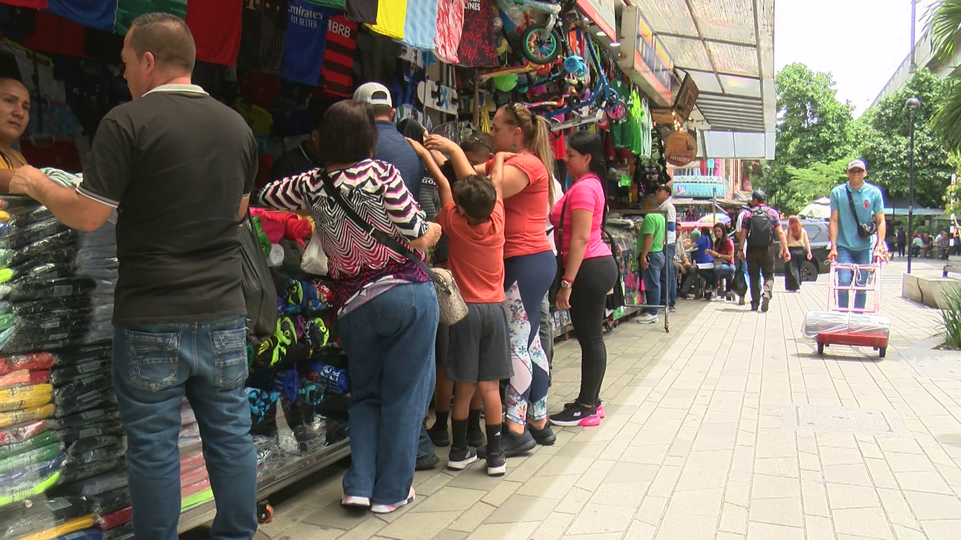 Comerciantes del centro de Medellín esperan buen movimiento por el Día del Padre