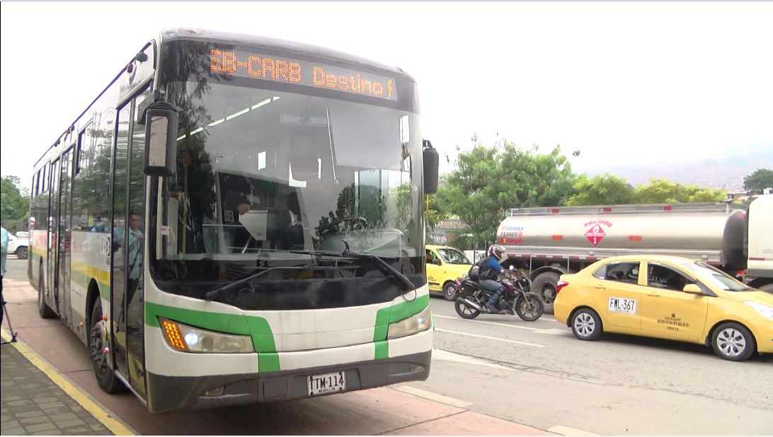 ¿Cómo funciona el transbordo entre las estaciones Caribe y Tricentenario?