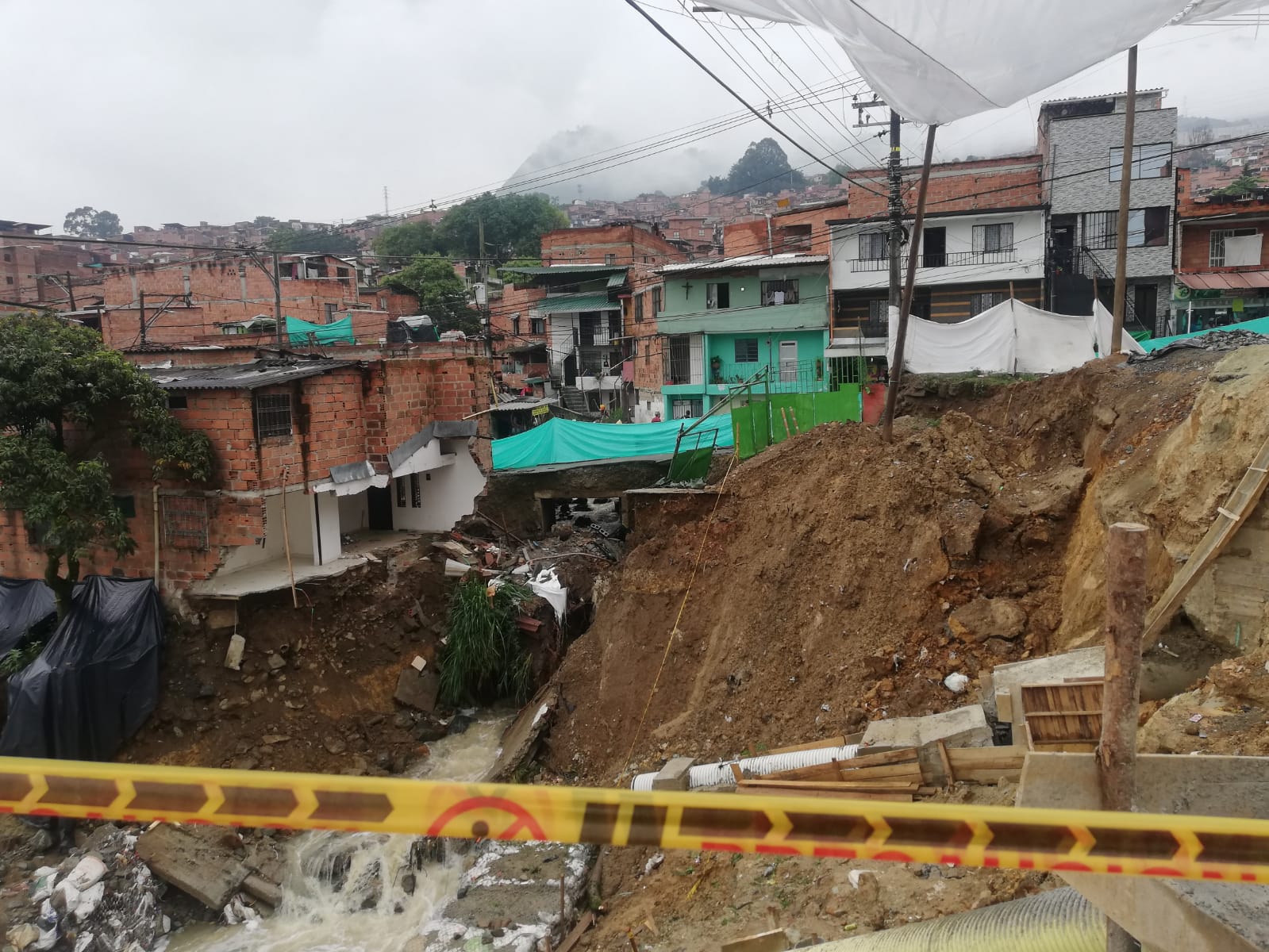 Avanzan trabajos de mitigación en quebrada La Madera