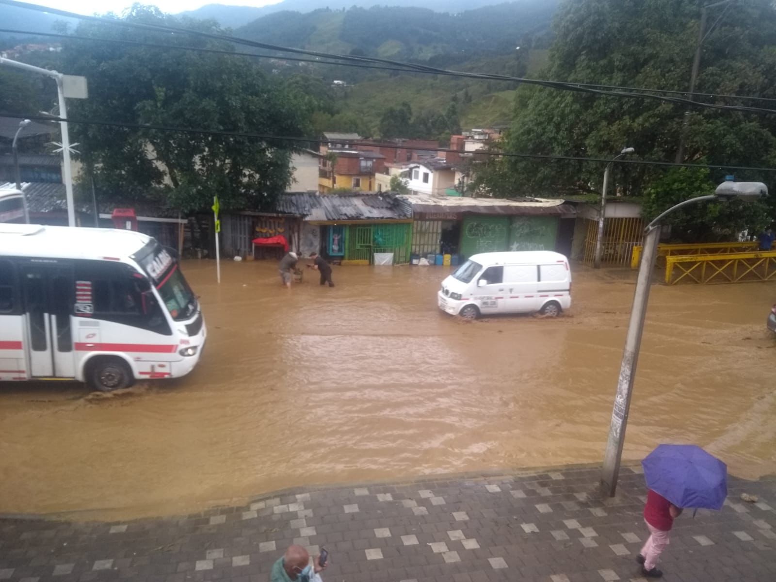 (Video) Lluvias causan estragos en municipio de Caldas