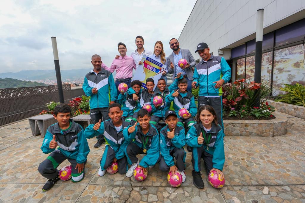 Niños campeones en Corea recibieron homenaje de la Alcaldía de Medellín