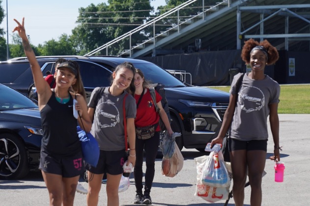 Las chicas de Revolution por el título de la Ultimate League