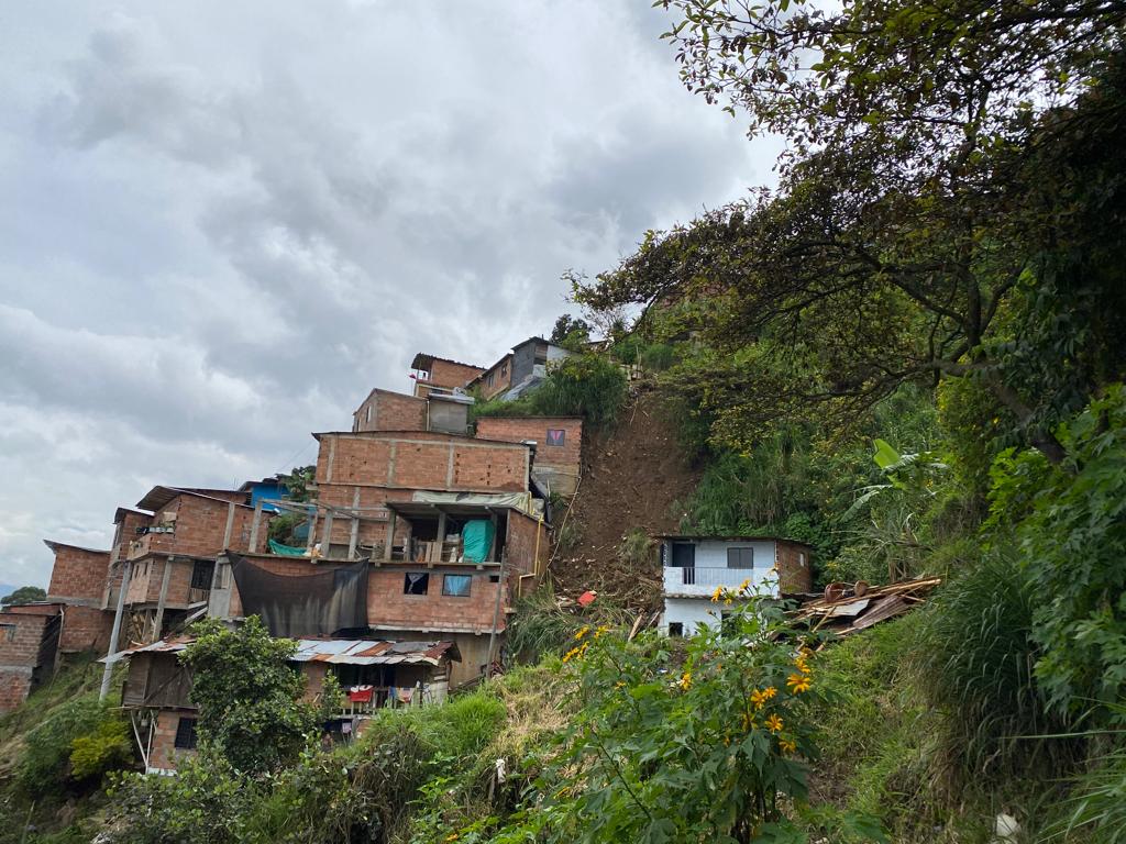 Tres viviendas colapsaron y al menos 16 más debieron ser evacuadas en Enciso