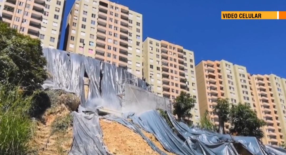 Así avanza la demolición del muro en Atavanza