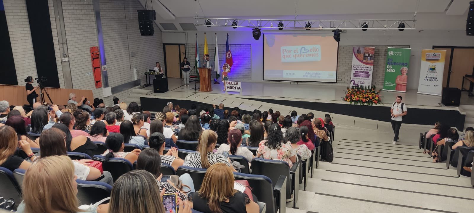 Mujeres participaron de foro contra la violencia de género