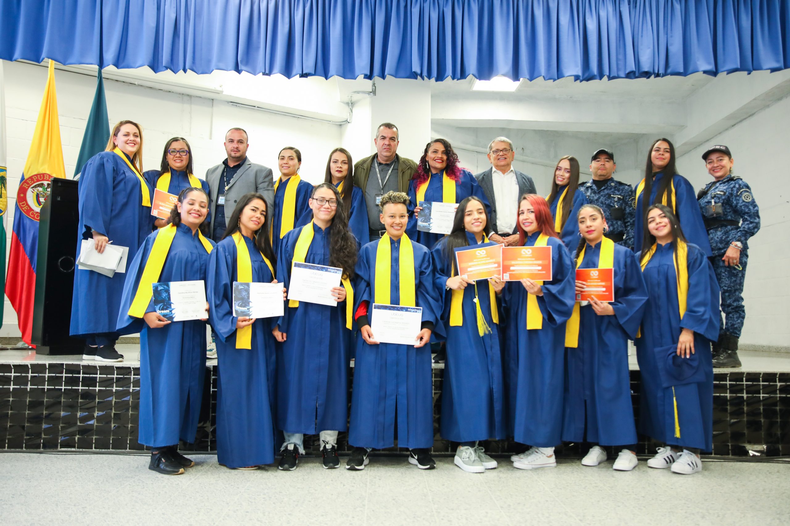 17 internas en El Pedregal se graduaron en cursos del Valle del Software