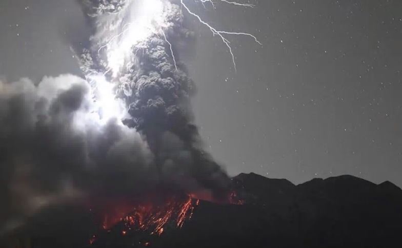 Japón: Alerta máxima por erupción del volcán Sakurajima