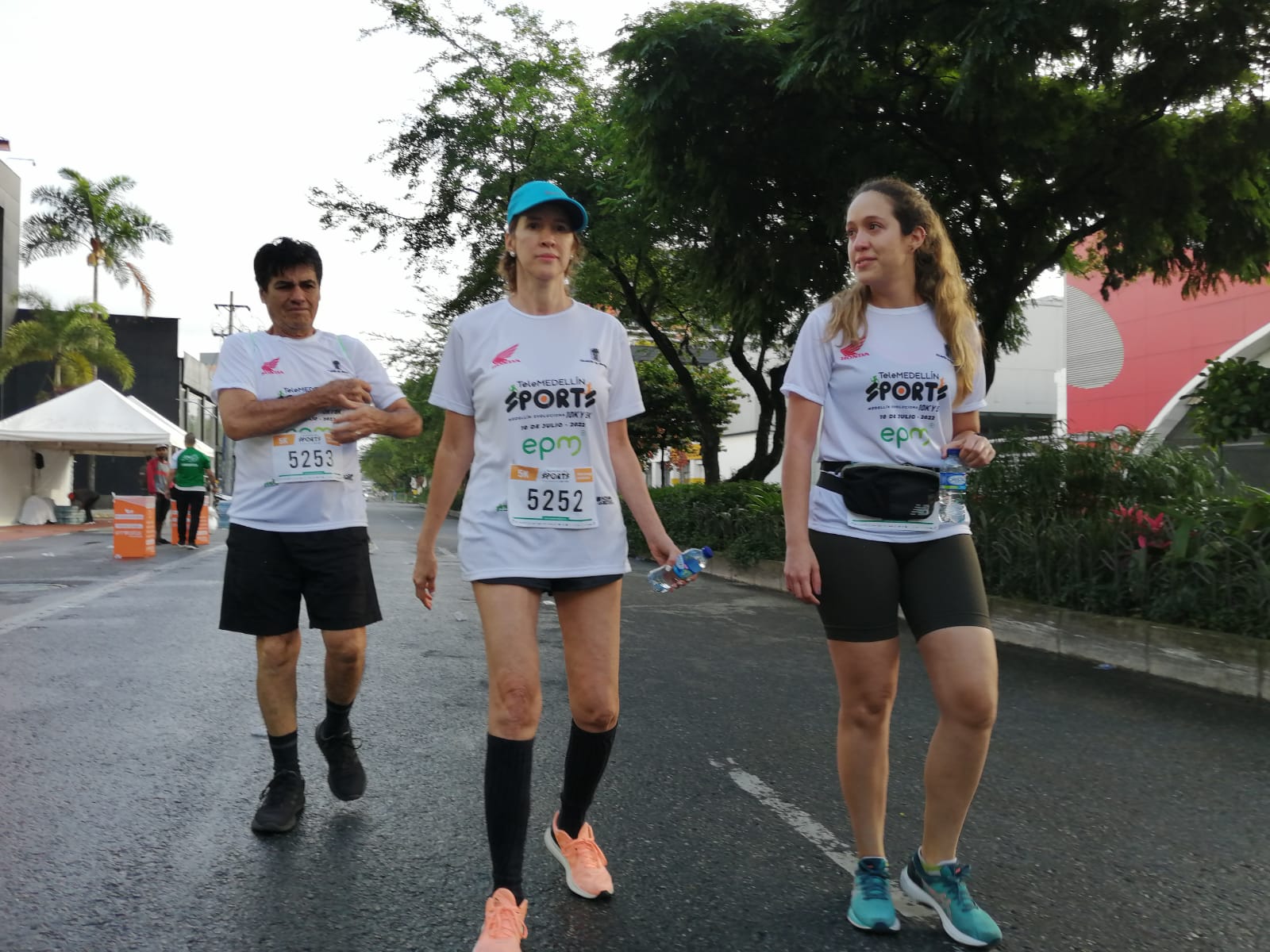 Los últimos de la Carrera Atlética Telemedellín Sports compitieron por la vida