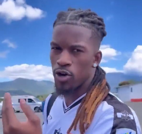 Jimmy Butler, estrella de la NBA, llegó vestido de naranja a Colombia