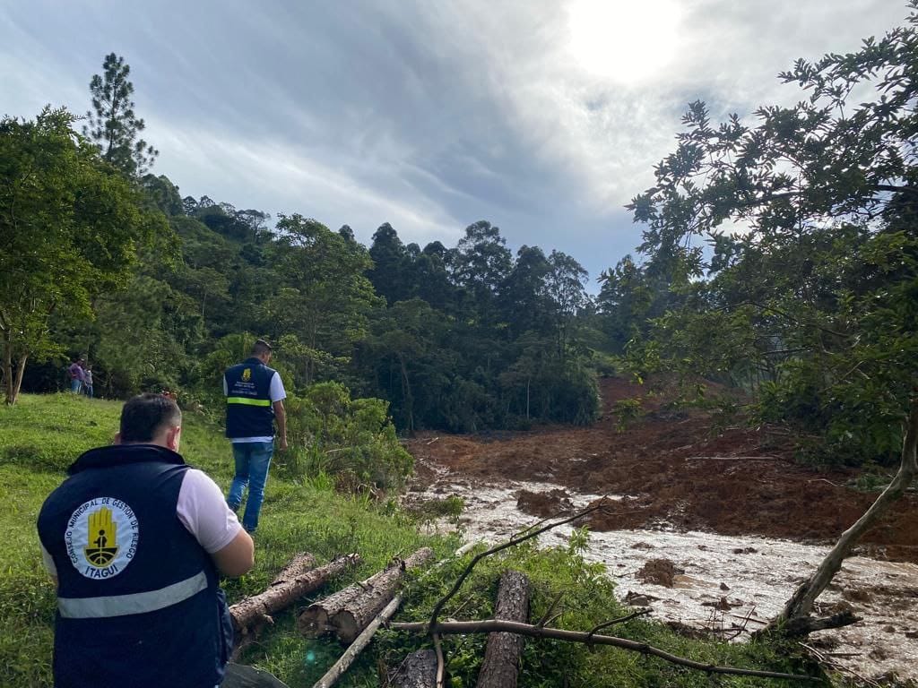 Por deslizamiento, ordenan evacuar zonas aledañas a quebrada Doña María