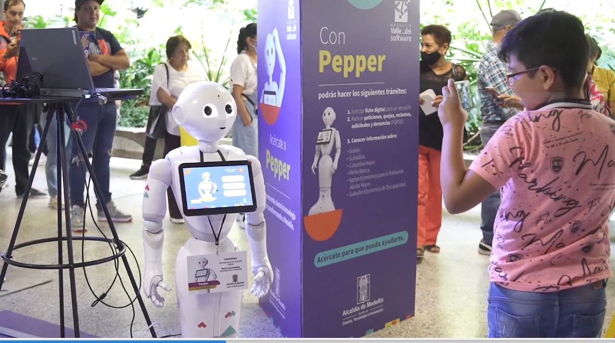 Medellín le apuesta al uso de robots con inteligencia artificial