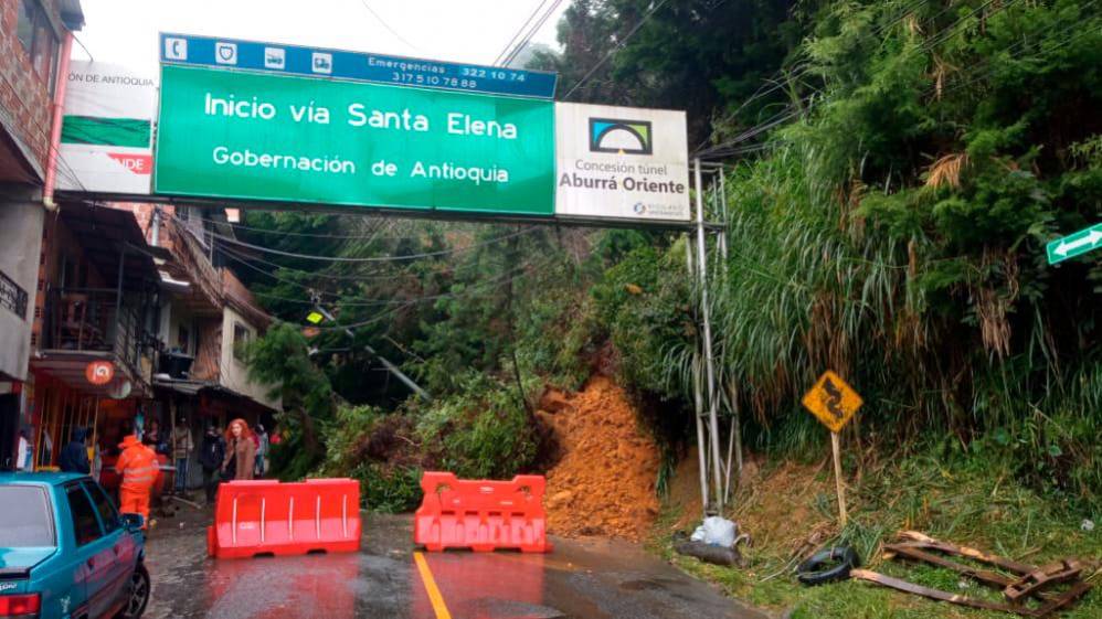 Tras deslizamiento de tierra, habilitan la vía a Santa Elena